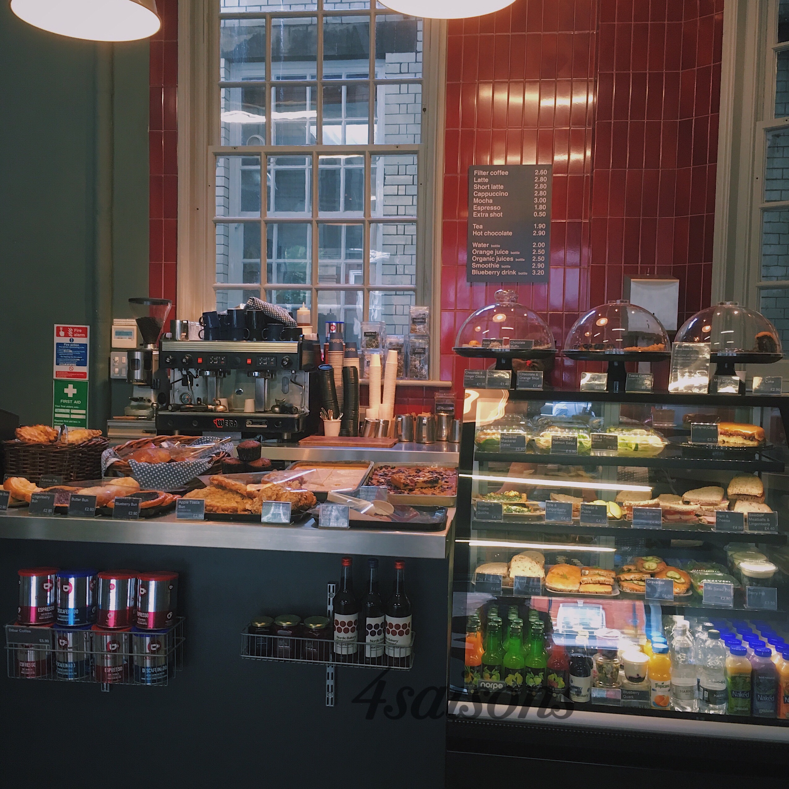 イギリス ロンドン 美味しいシナモンロールがいただけるカフェ Nordic Bakery カトル セゾン