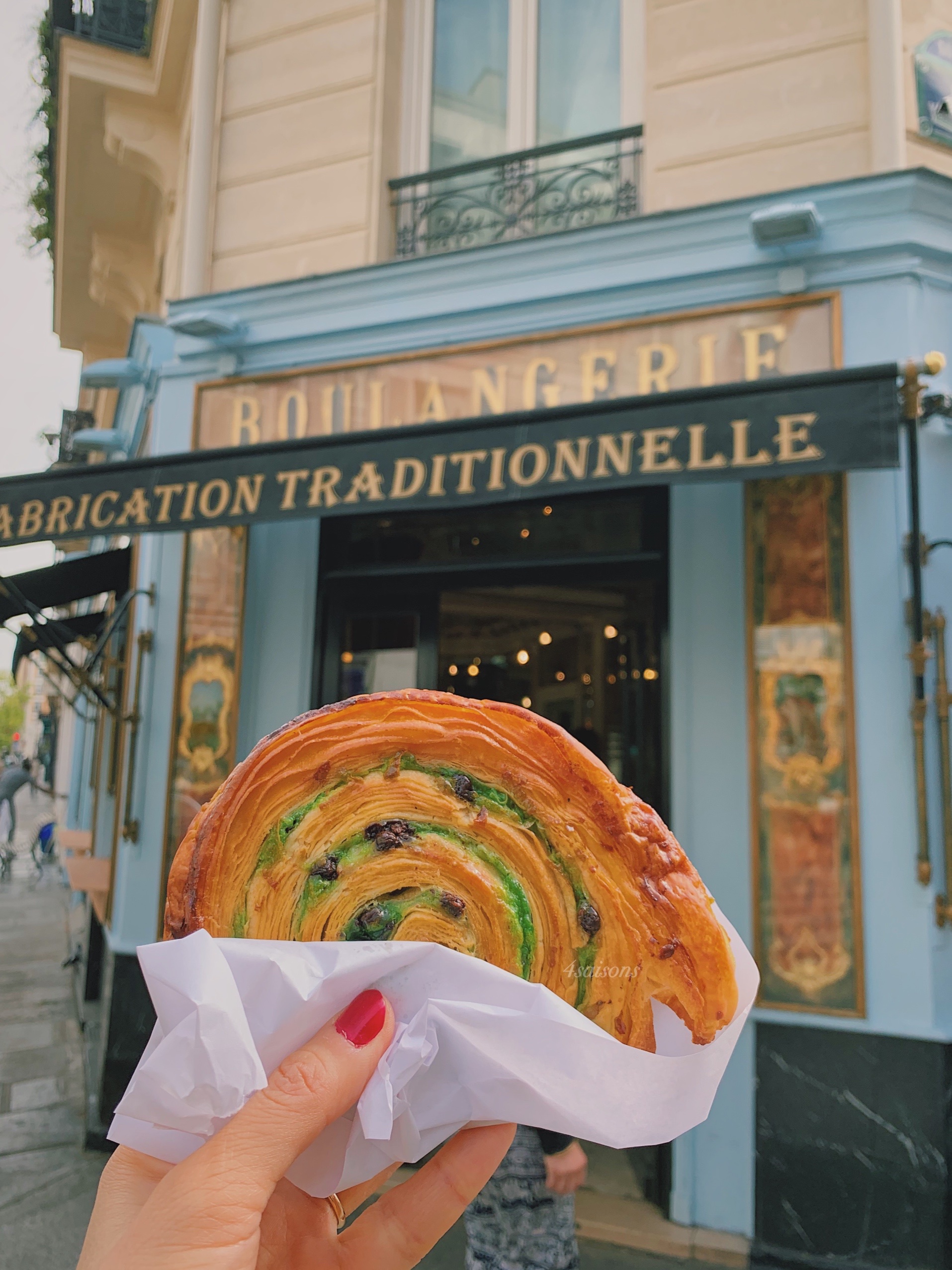 パリのオススメのパン屋さん、Du Pain Et Des Idées ( デュ・パン・エ・デジデ）はピスタチオのエスカルゴが美味しくてオススメ！