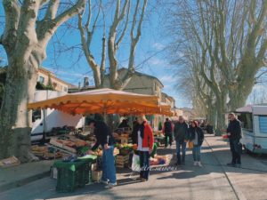 フランスの最も美しい村、ルールマランの朝市