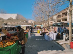 フランスの最も美しい村、ルールマランの朝市