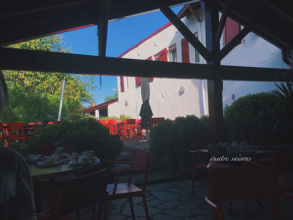 エスプレットのおすすめホテルの朝食・唐辛子で有名なフランスバスクの可愛い村