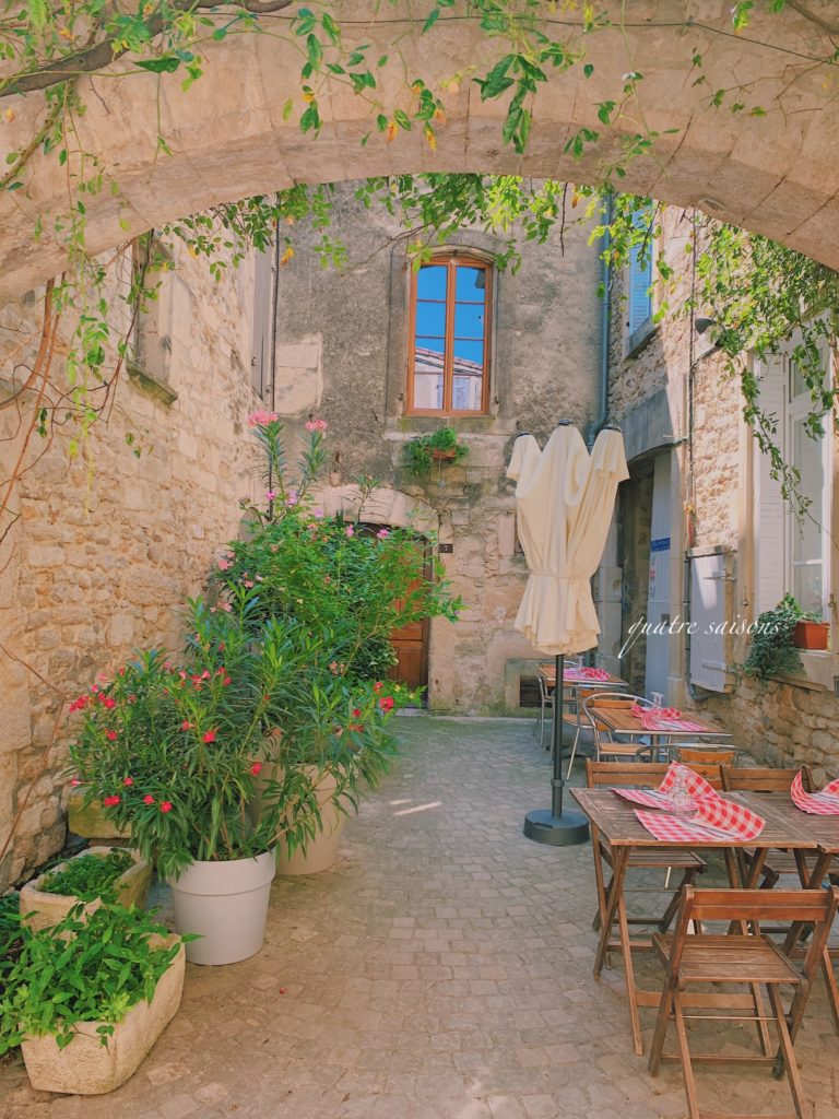 グリニャンのレストラン（フランスの最も美しい村のひとつ）