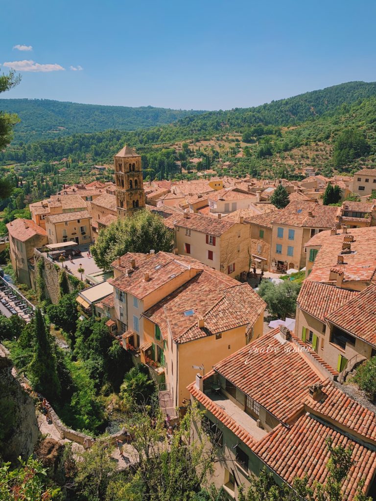 フランスの最も美しい村のひとつ ムスティエ・サント・マリー おすすめ観光やムスティエ焼きのお店も紹介！