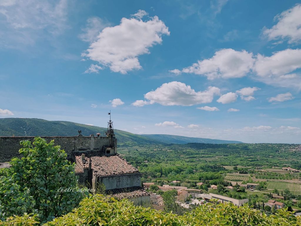 南フランスの村ボニュー・小高い丘にある芸術家も住む美しい村