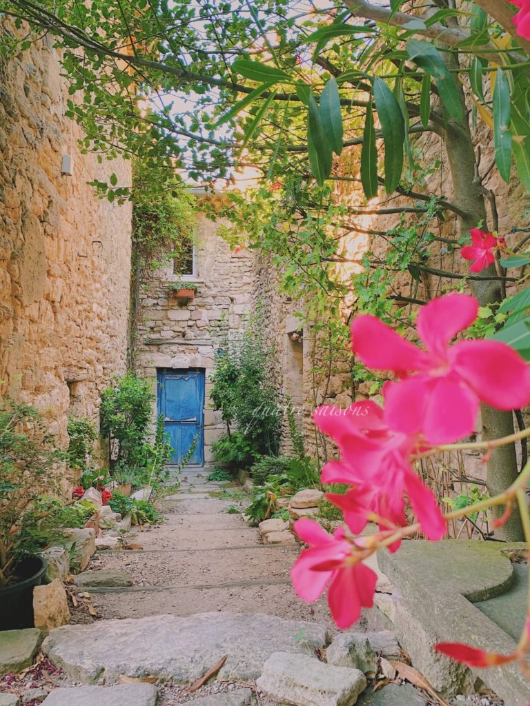 南フランスの村ヴナスク（venasque）を紹介！フランスの最も美しい村のひとつ
