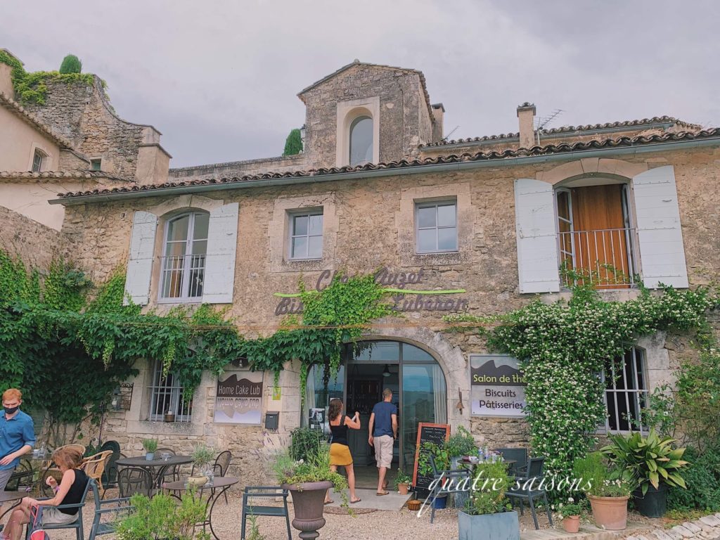 メネルブmenerbesレストラン、南フランスの最も美しい村
