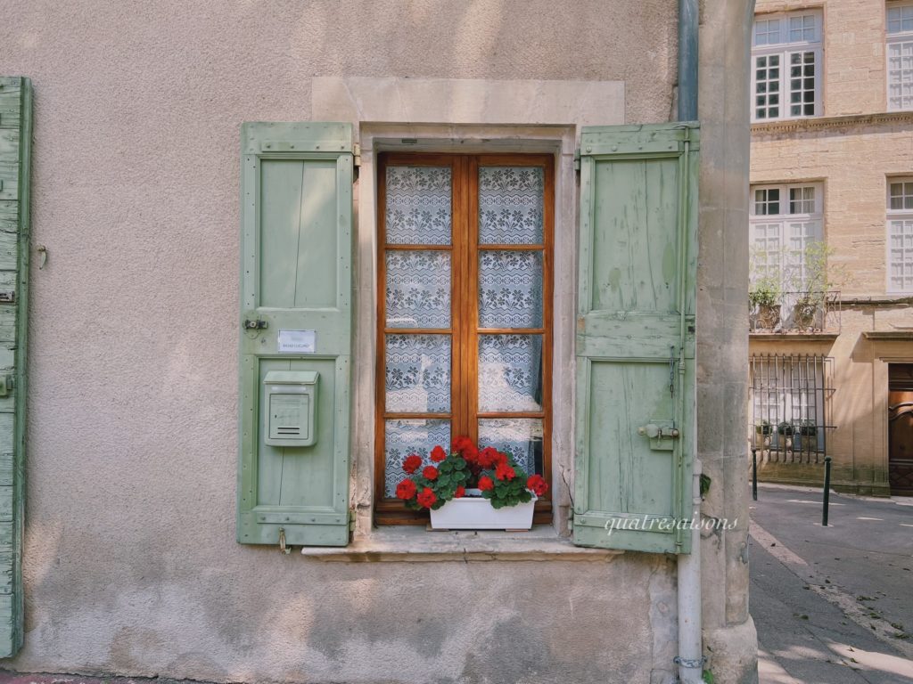 南フランスの美しい村キュキュロンの街並み