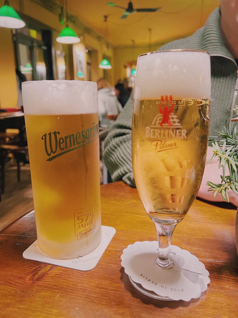 ベルリンのドイツ料理レストランGaststätte Sophieneckで注文したビール