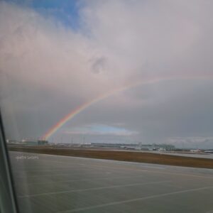 Air Dolomiti（エアドロミティ）でミュンヘン空港へ。そこで見えた虹