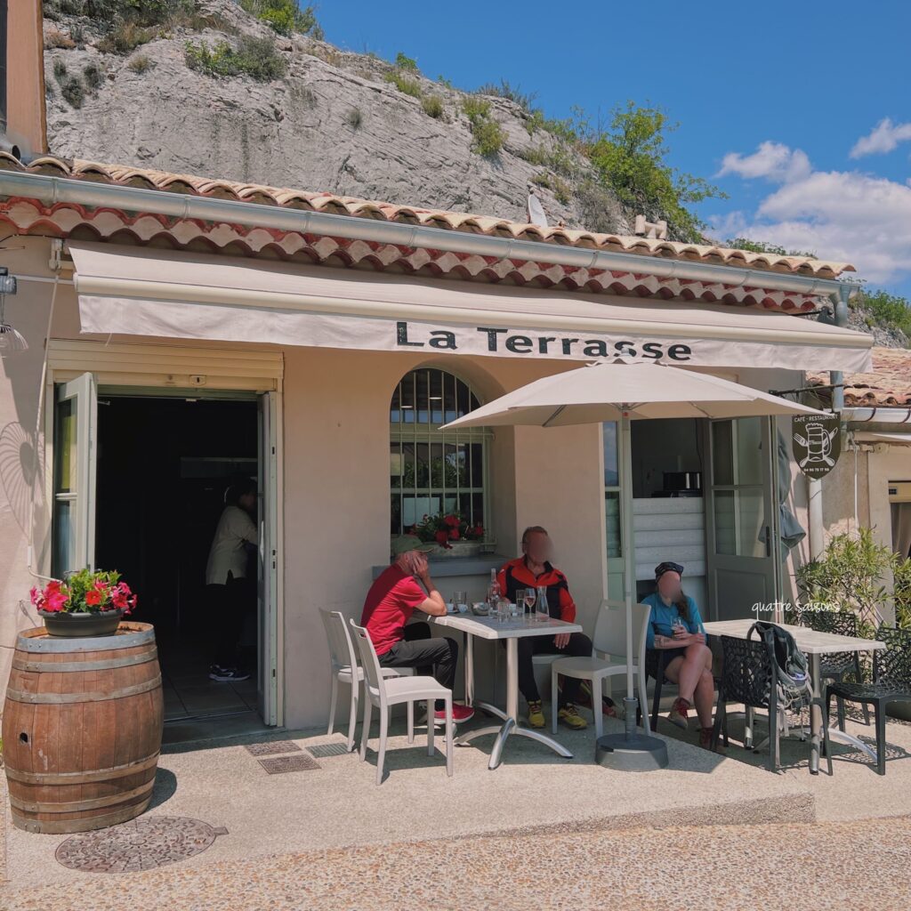 南フランスの村、ジュカのレストランBistrot la Terrasse