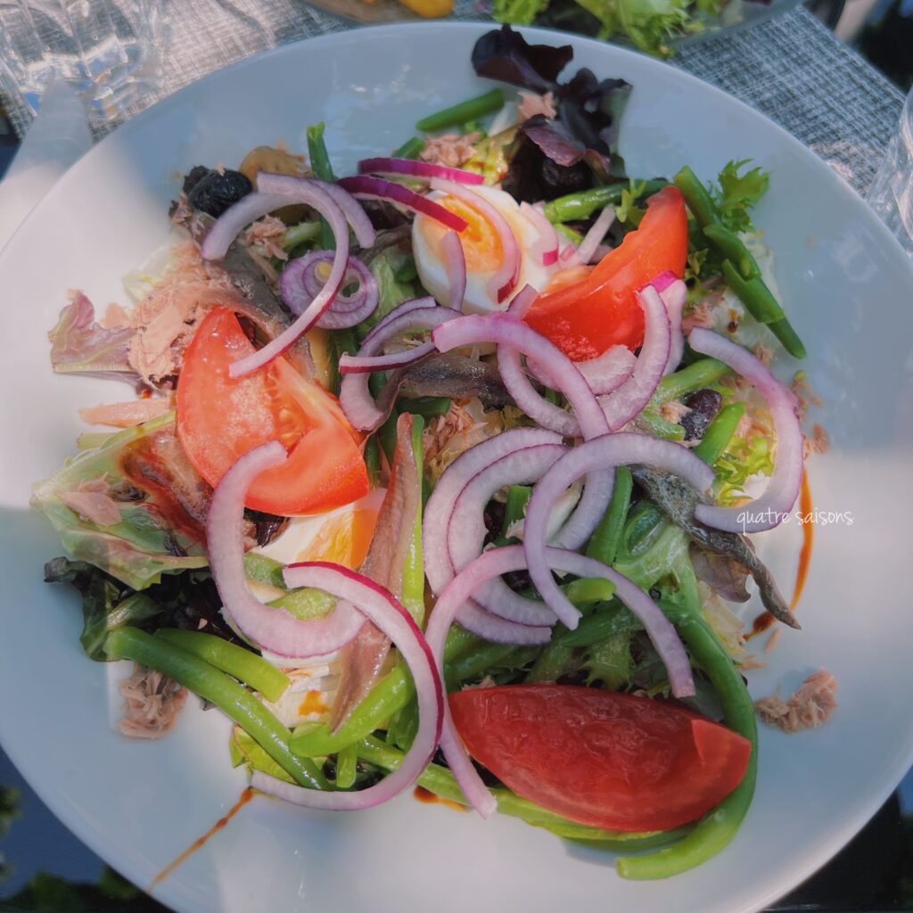 南フランスの村、ジュカのレストランBistrot la Terrasse