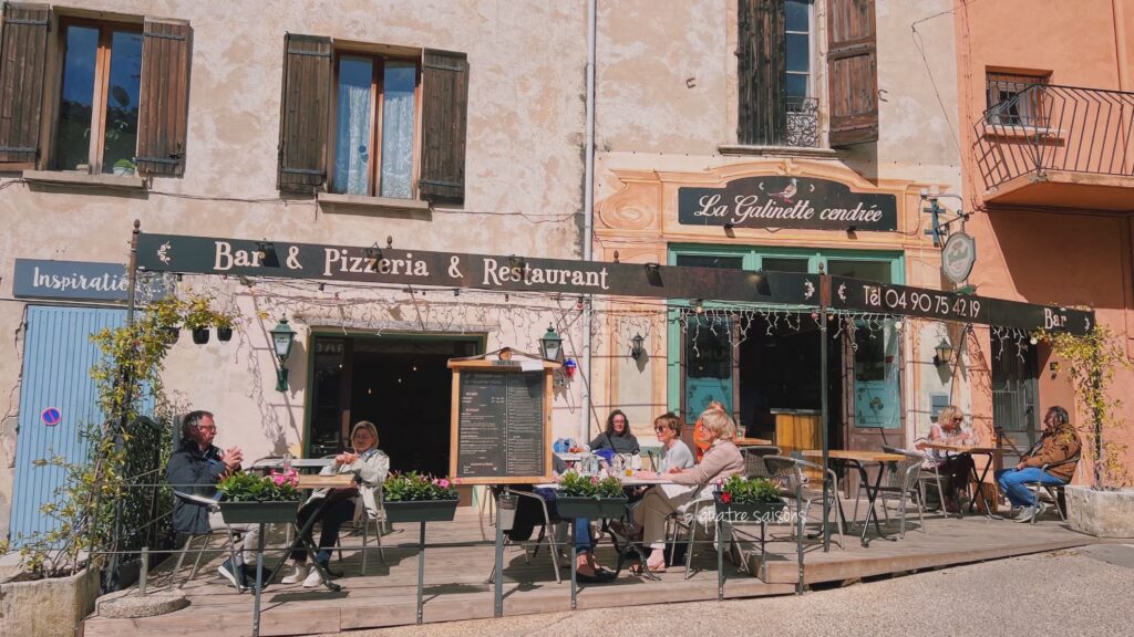 南フランスの村、サン・サトゥルナン・レ・ザプトのレストラン