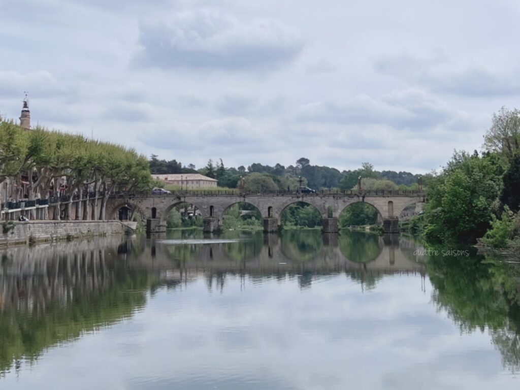 南フランスの街、ソミエールのシンボル、ロマン橋(LE PONT ROMAIN)