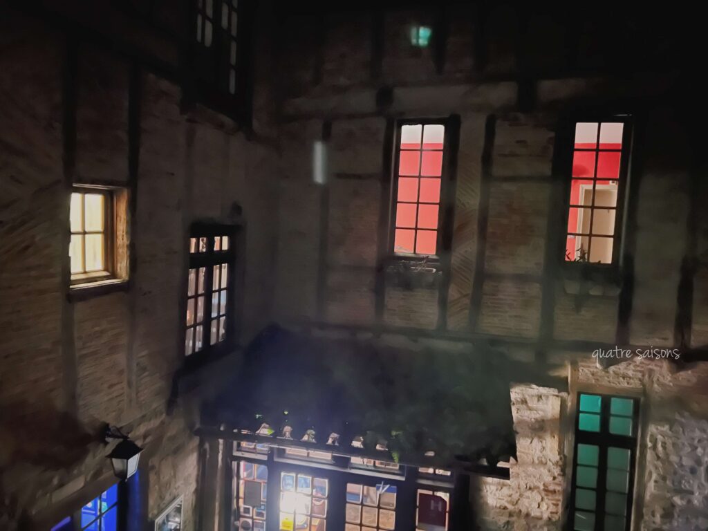 コルド・シュル・シエルのホテル、RaymondⅦ（レーモン7世）の部屋からの眺め