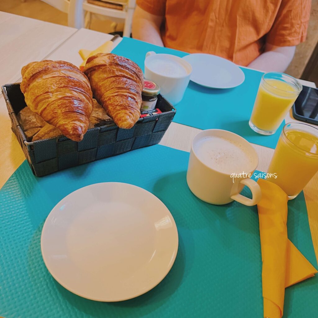 コルド・シュル・シエルのホテル、RaymondⅦ（レーモン7世）の朝食