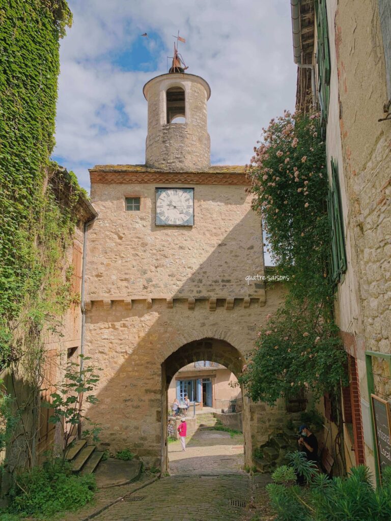 コルド・シュル・シエルにあるPorte de l'Horloge(大時計の門)
