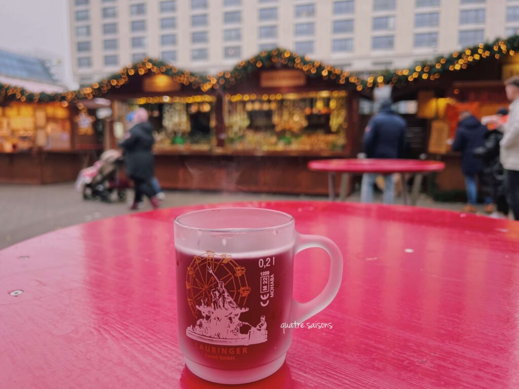 ベルリン赤の市庁舎クリスマスマーケットで飲んだホットワイン