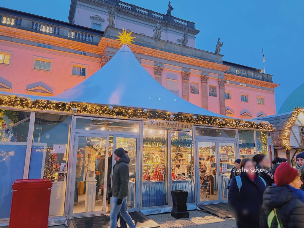 ベーベル広場のクリスマスマーケット