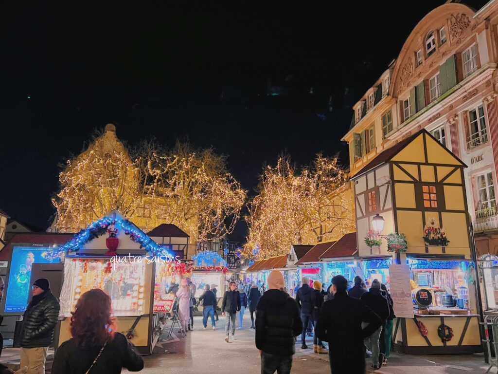 ジャンヌダルク広場のクリスマスマーケット