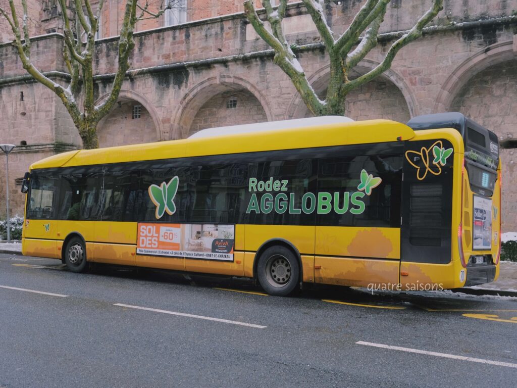 ロデーズのバス。