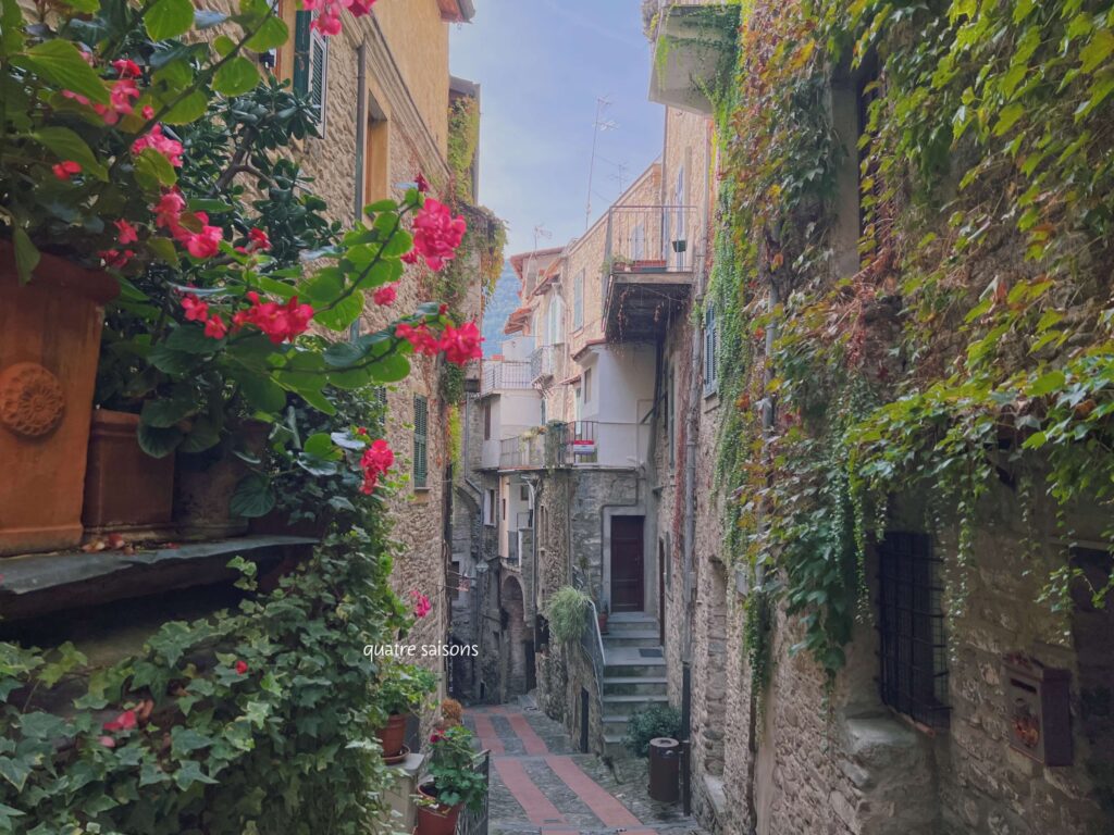 イタリアの村、ドルチェアクアの旧市街