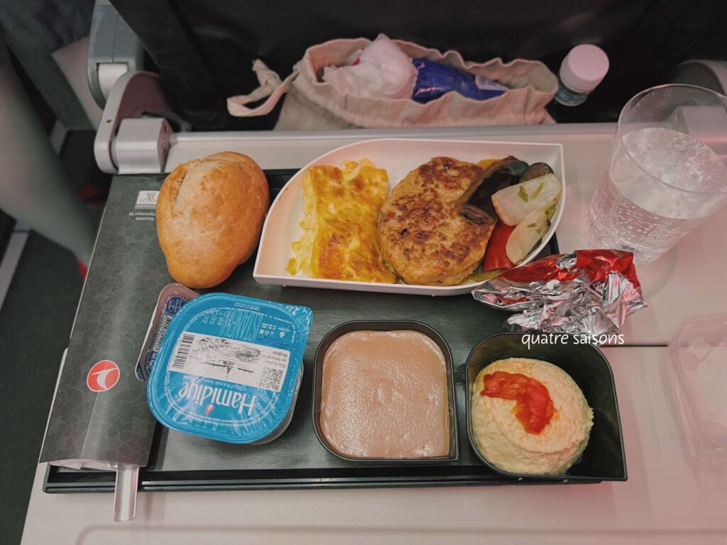 マルセイユからイスタンブールへの飛行機内の機内食