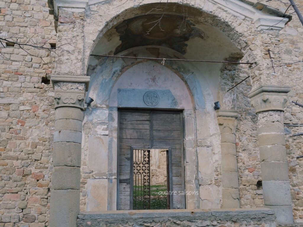 イタリアの村、バヤルドの旧聖ニコラス教会