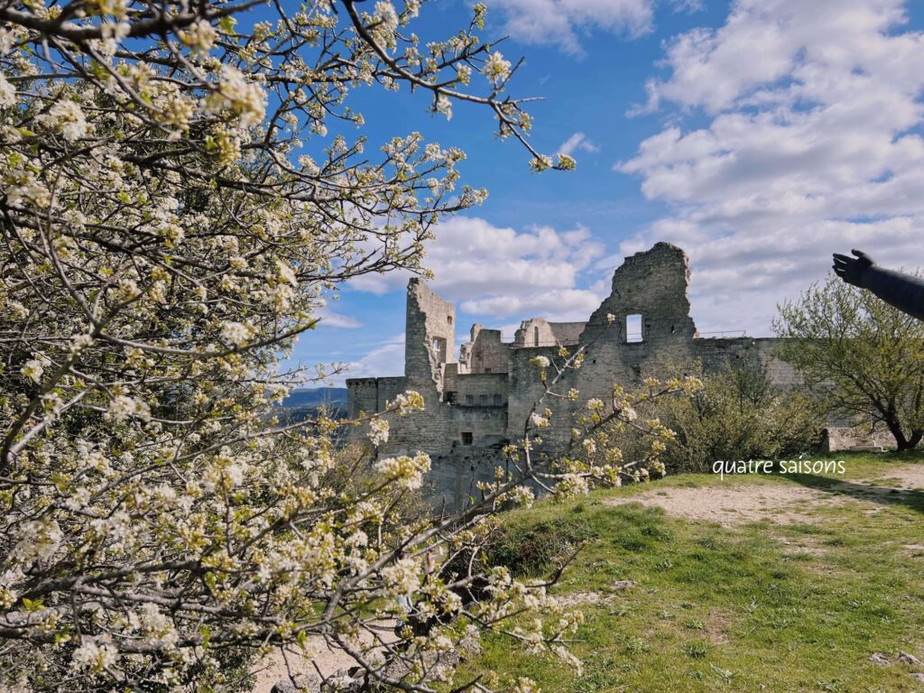 南仏・プロヴァンスの村、ラコストにあるサド侯爵が昔いたお城