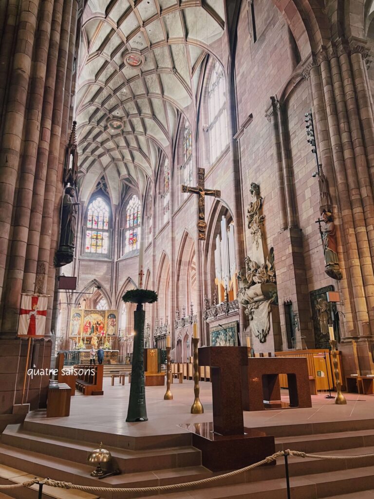 ドイツの街・フライブルグのノートルダム大聖堂（Freiburger Münster）