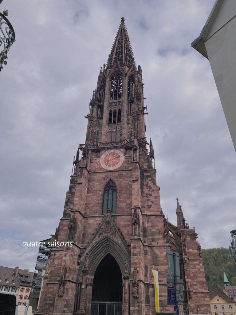 ドイツの街・フライブルグのノートルダム大聖堂（Freiburger Münster）