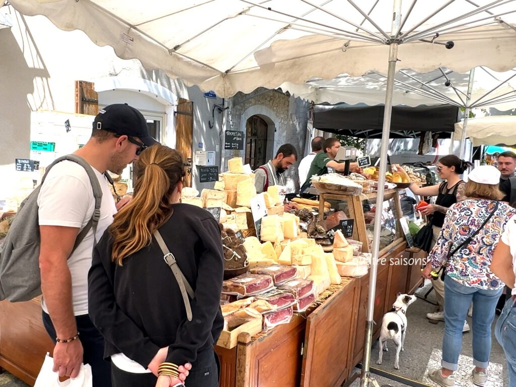 南フランス・バノン村で行われたチーズ祭り