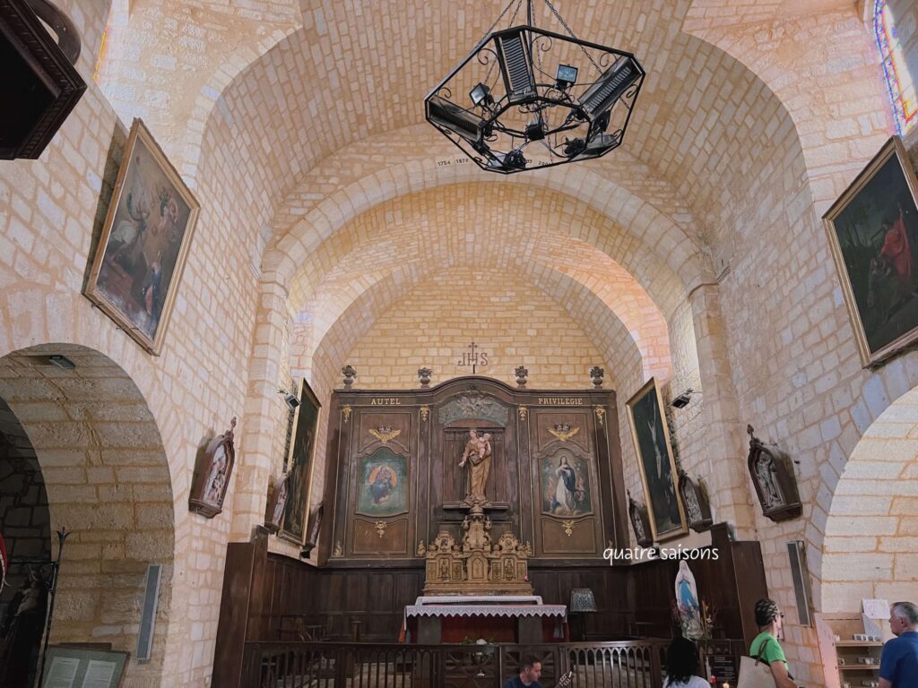 フランスの村・ドンムのノートルダム教会 Église catholique Notre-Dame-de-l'Assomption