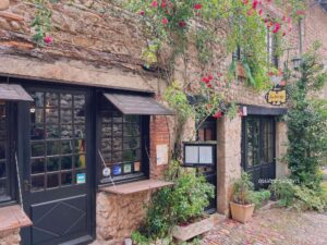 フランスの村・ペルージュのレストランAuberge Du Coq Pérouges