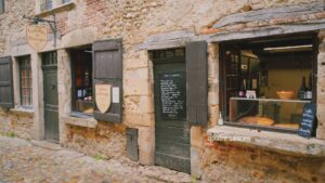 フランスの村・ペルージュのガレットのお店