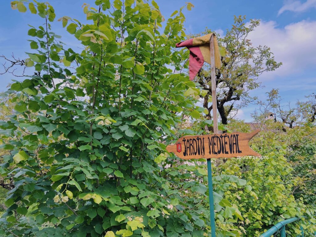 南西フランスの村、カルダイヤックの中世の庭（Jardin médiéval）