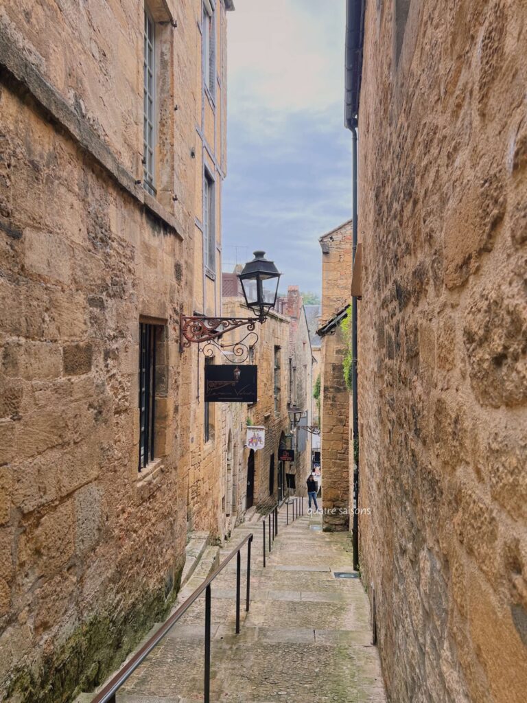 サルラ・ラ・カネダの素敵な路地