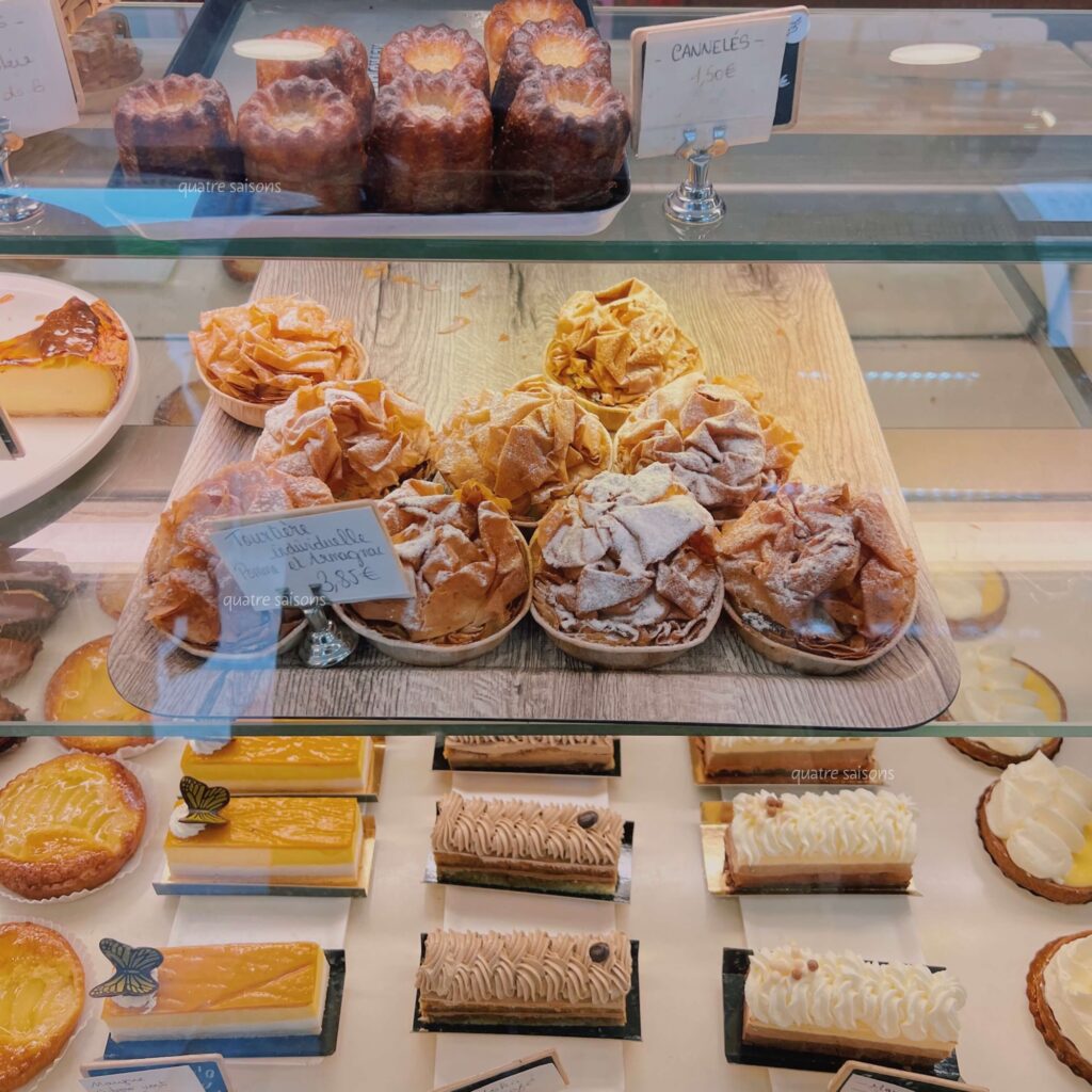 モンパジエのカフェ休憩もできるパン屋さん、Boulangerie du Chapitre。