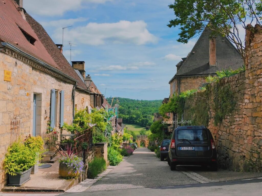 フランス南西部の村、ドンムにあるPorte Del Bos