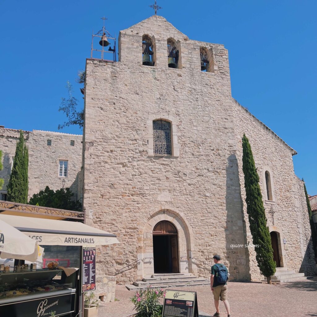 南フランスの村、ル・カストレの救世主の変容教会（Eglise de la Transfiguration du Sauveur）