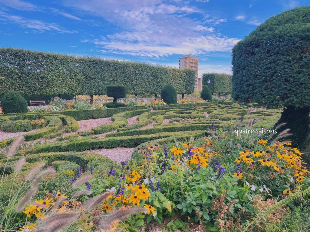 フランス南西部のカストルにある、エヴェシェ庭園(Jardin de l'évêché)