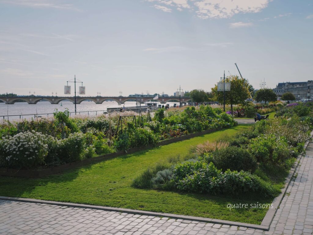 ボルドーの水鏡そばにある、庭、Jardins des Lumières