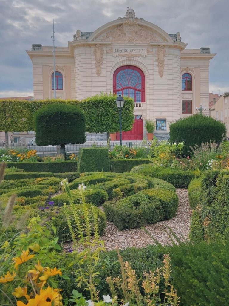 フランス南西部のカストルにある、エヴェシェ庭園(Jardin de l'évêché)