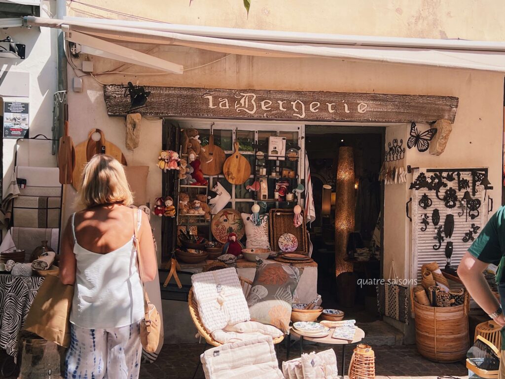 南フランスの村、ル・カストレの雑貨屋さん