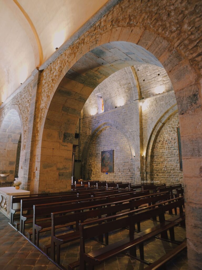 南フランスの村、ル・カストレの救世主の変容教会（Eglise de la Transfiguration du Sauveur）