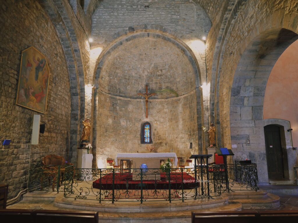 南フランスの村、ル・カストレの救世主の変容教会（Eglise de la Transfiguration du Sauveur）