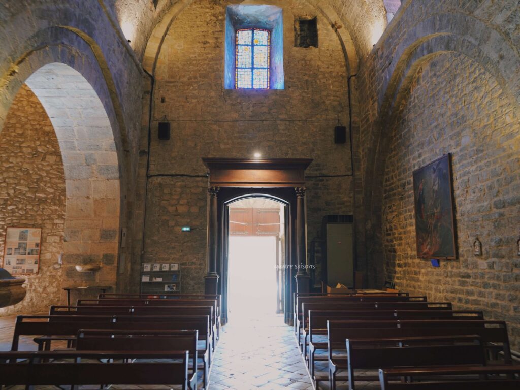 南フランスの村、ル・カストレの救世主の変容教会（Eglise de la Transfiguration du Sauveur）