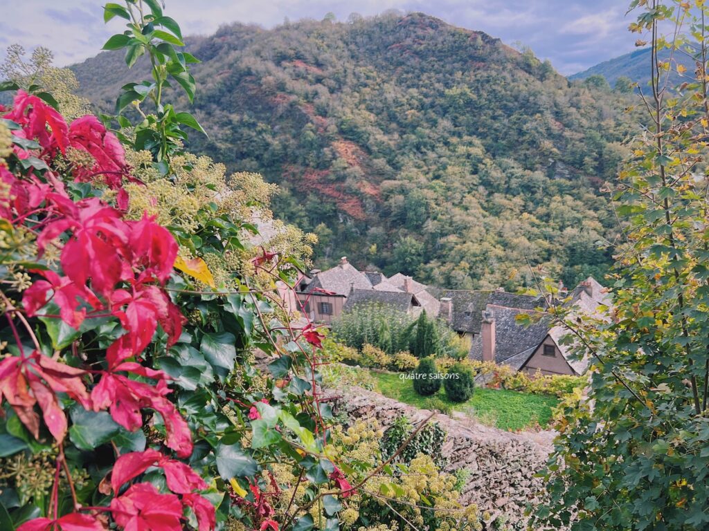 フランスの美しい村、コンクの秋の紅葉🍁