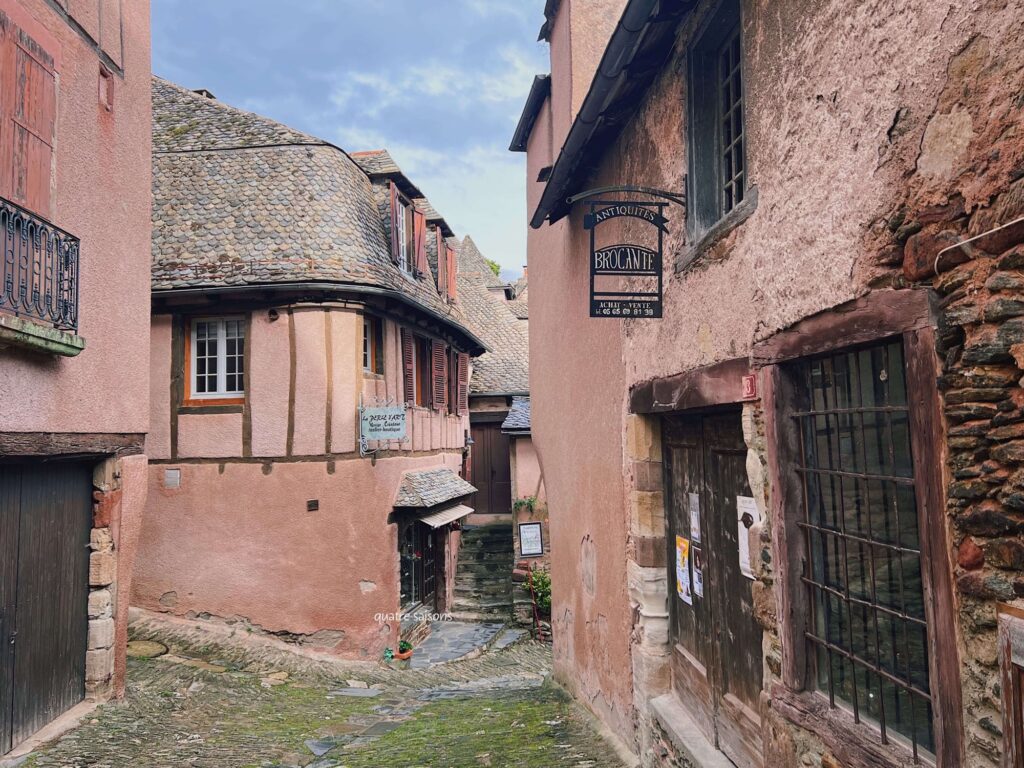 フランスの美しい村、コンクの街並み