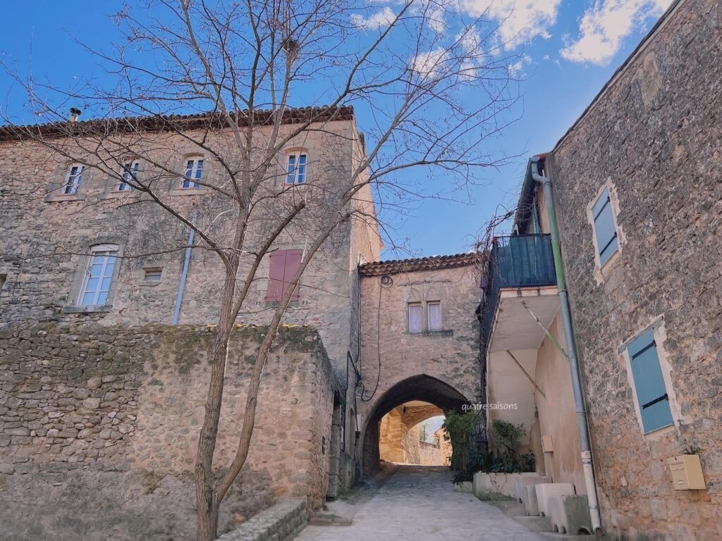 南フランスの村、テンプル騎士団の通路