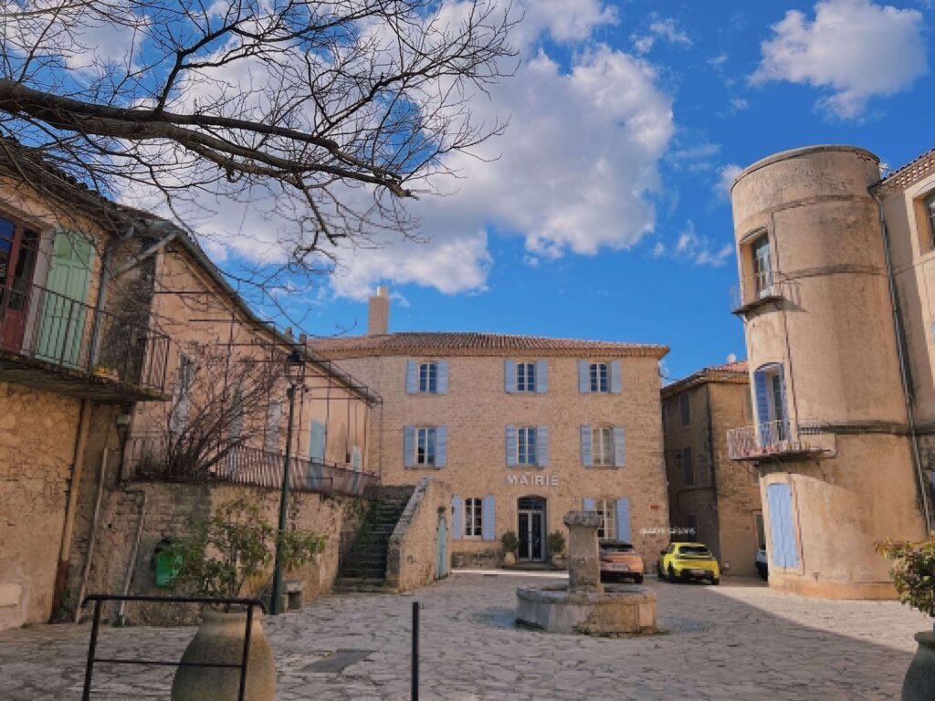 南フランスの村、グランボワの噴水